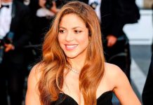 Shakira sigue facturando y saca a la venta una sudadera con su viral frase
