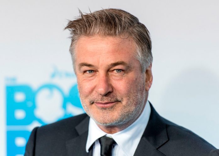 Rebajan cargos de homicidio involuntario contra Alec Baldwin