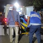 Caponero termina volcado tras pasar por un hoyo en la Julio Martínez, en Managua Foto: Caponero termina volcado tras pasar por un hoyo en la Julio Martinez, en Managua / TN8