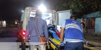 Foto: Caponero termina volcado tras pasar por un hoyo en la Julio Martinez, en Managua / TN8