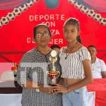 Autoridades entregan reconocimientos a mujeres deportistas en Diriomo Autoridades entregan reconocimientos a mujeres deportistas en Diriomo