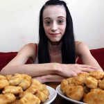 ¡Insólito! Mujer asegura que el único alimento que puede comer es el pollo