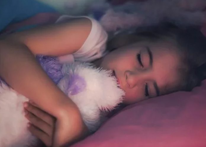 Aquí te contamos el porqué algunos niños roncan