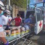 Dos motorizados lesionados tras impactar su moto en un vehículo, en Estelí Foto: Dos motorizados lesionados tras impactar su moto en un vehículo, en Estelí / TN8