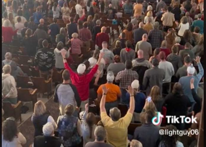 Estalla un avivamiento sin parar en la universidad de EE.UU.