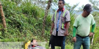 Foto: Conductor vivo de milagro al volcarse con todo y cisterna en La Libertad, hacia Cuapa / TN8