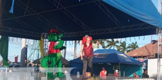 Foto: Visitantes del Salvador Allende disfrutan de las ocurrencias de Pipo Cachirulo / TN8