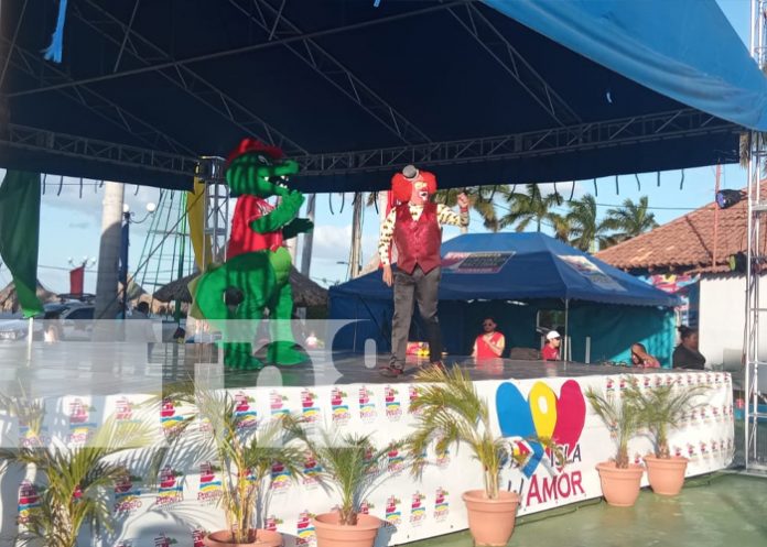 2 Foto: Visitantes del Salvador Allende disfrutan de las ocurrencias de Pipo Cachirulo / TN8