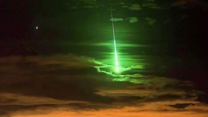 Foto: Mira como pasó el cometa verde cerca de la tierra / Cortesía