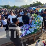 Angustia y dolor en funeral de joven asesinada presuntamente por su ex padrastro