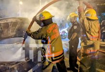Policía Nacional salva a una pareja de morir calcinada en Granada Policía Nacional salva a una pareja de morir calcinada en Granada