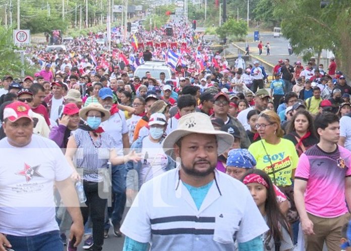 3 Foto: Nicaragüenses celebran nuevas victorias con multitudinaria caminata / TN8