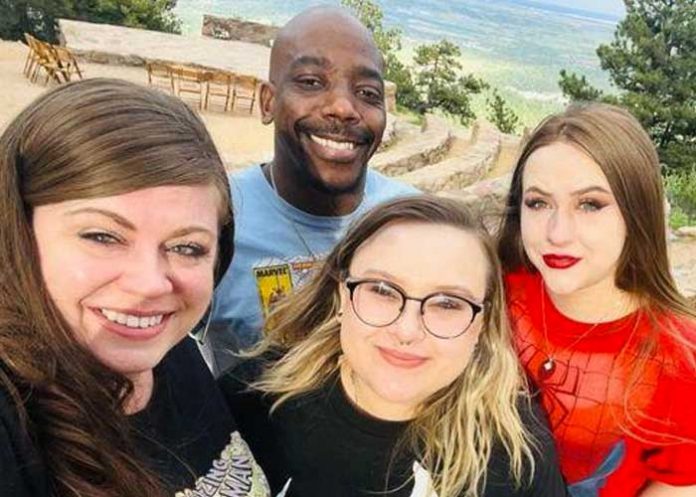 ¡Suertudo! Hombre posee tres esposas y también lo mantienen