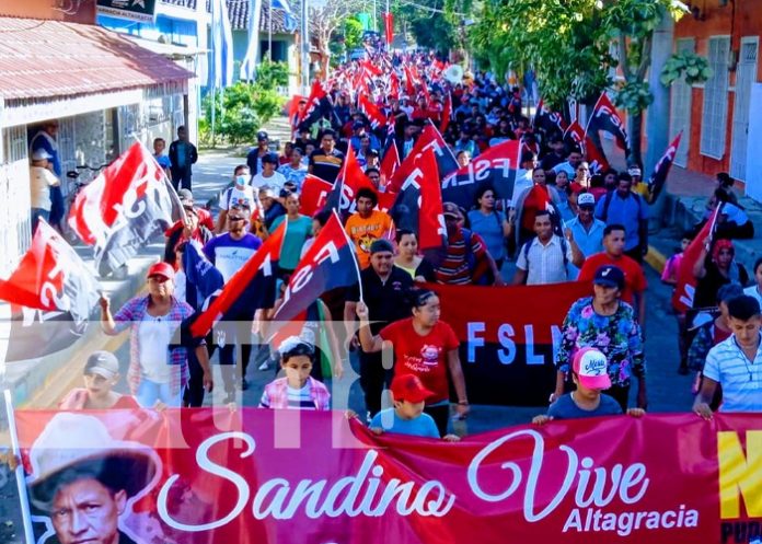 Foto: Militancia Sandinista de Río Blanco, Ometepe y Nandaime honra al General Sandino / TN8