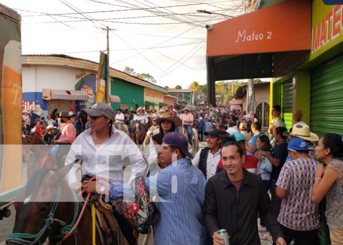 Foto: Santa Teresa Carazo se viste de gala con desfile hípico / TN8