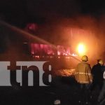Cuantiosos daños tras incendio de bodega de una tabacalera al sur de Ocotal Foto: Cuantiosos daños tras incendio de bodega de una tabacalera al sur de Ocotal / TN8