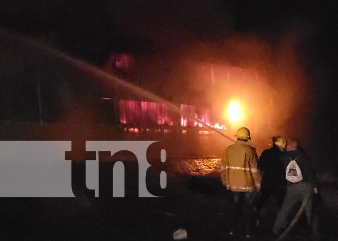 3 Foto: Cuantiosos daños tras incendio de bodega de una tabacalera al sur de Ocotal / TN8