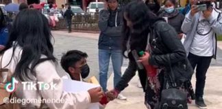 Pide a chica que sea su novia frente a todos y lo rechazó (video)