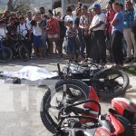 Una madre llora a su hija fallecida en accidente de tránsito en Estelí Dolor profundo deja la muerte de una joven en Estelí