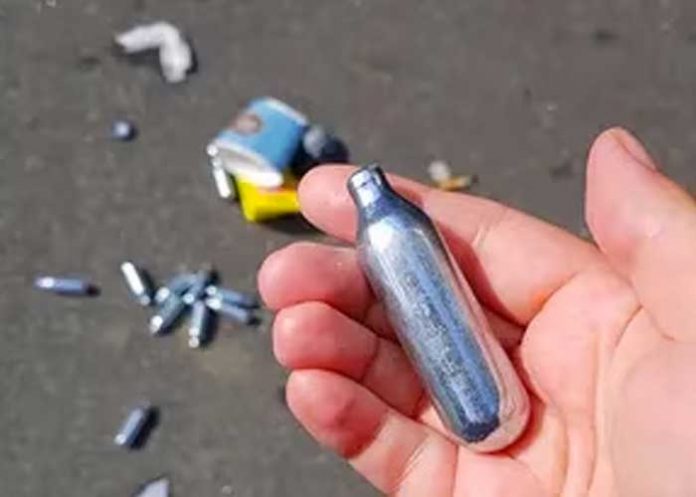 5 Peligros del gas de la risa, la drogas más usada por jóvenes de Europa