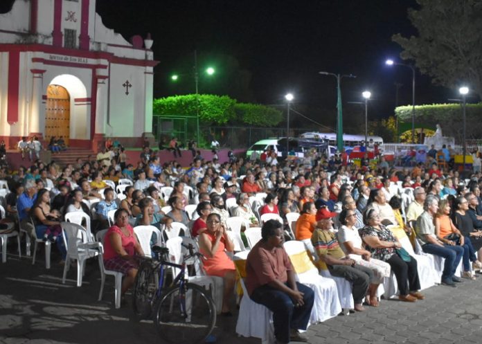 Familias de Ocotal disfrutaron de la onceava edición del Festival del Bolero