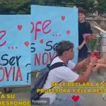 Alumno le declara su amor a la maestra 