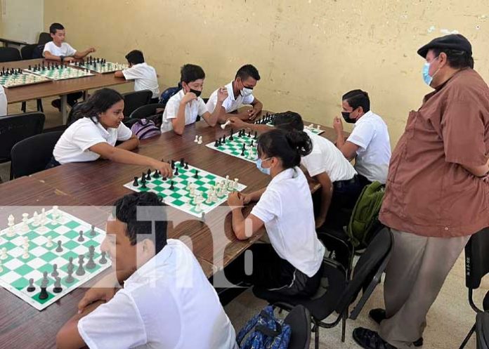 Foto: Desarrollan torneo de ajedrez en un colegio de Managua / TN8