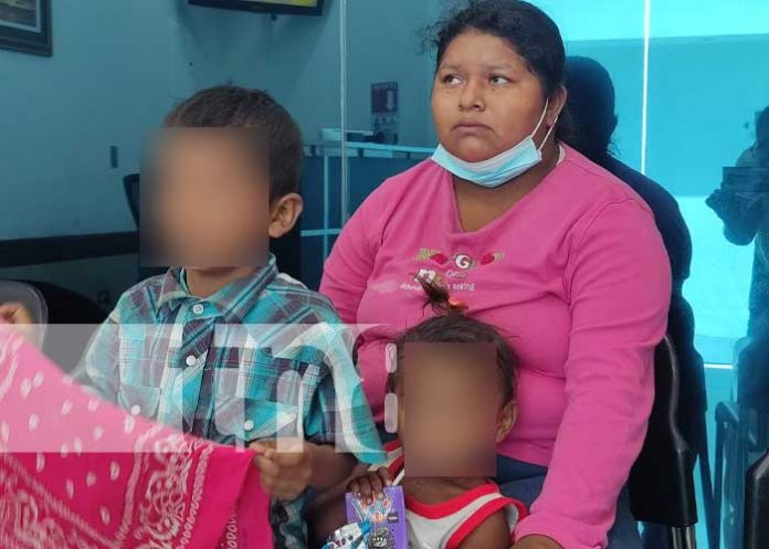Foto: Madre solicita ayuda para conseguir trabajo en Managua / TN8