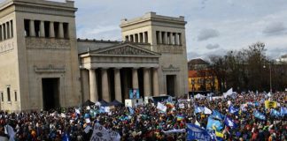 Protestas inundan las calles de Múnich, Alemania contra conferencia