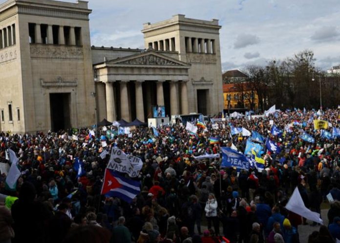 Protestas inundan las calles de Múnich, Alemania contra conferencia