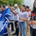 “Camilo luchó por la causa popular”, consignas, flores y música en el 45 aniversario de su siembra