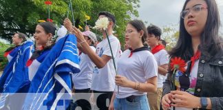 “Camilo luchó por la causa popular”, consignas, flores y música en el 45 aniversario de su siembra