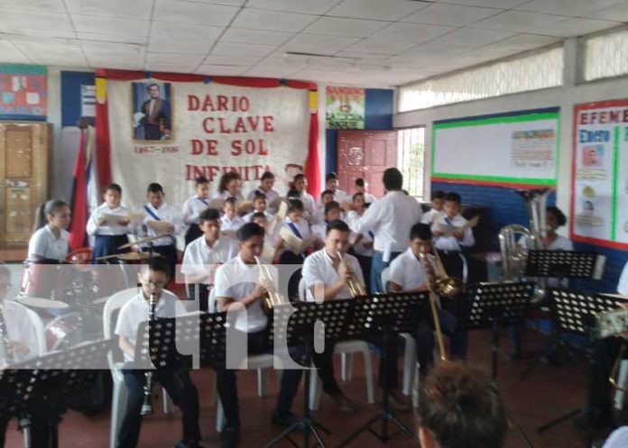 Foto: Colegios de Boaco rinden homenaje a Rubén Darío / TN8