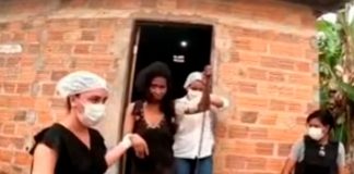 ¡Como un animal! Pasó enjaulada 20 años por su propia madre en Brasil