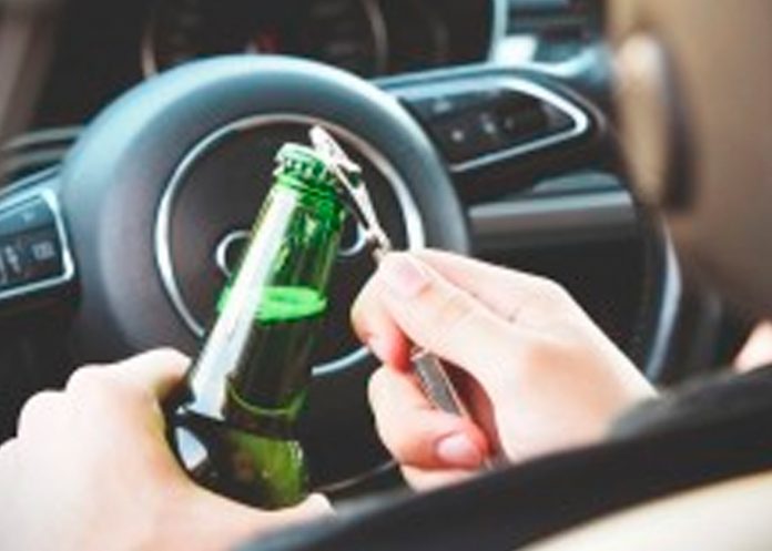 Dejan libre a hombre por conducir ebrio en California ¡huía de las socias!