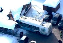 Se estrella bus contra una guardería en Canadá ¡hay varios niños heridos!