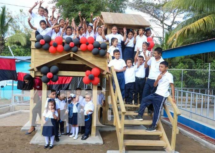 Foto: Inauguran moderna aula en un colegio de Siuna / TN8