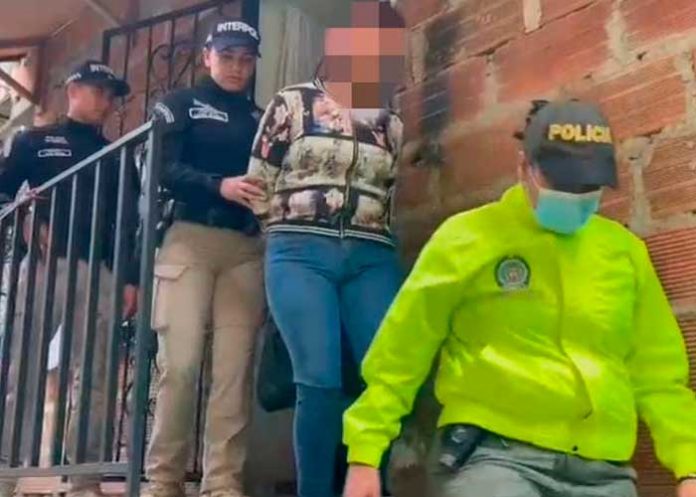 Capturan a desnaturalizada mujer por dejar que violaran a sus hijos en Colombia