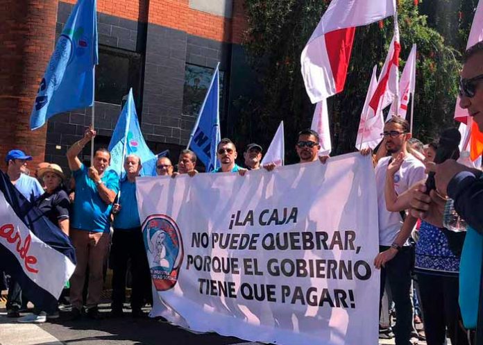 Salen a las calles de Costa Rica en defensa de seguro social