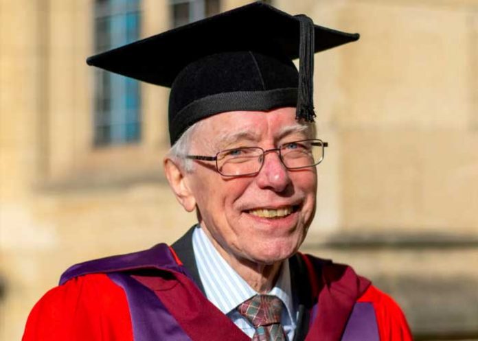 Abuelito se gradúa del doctorado y se hace viral