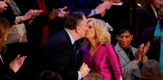 ¡Cachos a la vista! Jill Biden "chacobio" al esposo vicepresidenta de EE.UU.