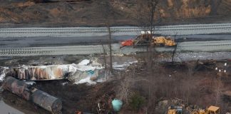 Mortífera contaminación del agua por el descarrilamiento del tren en Ohio
