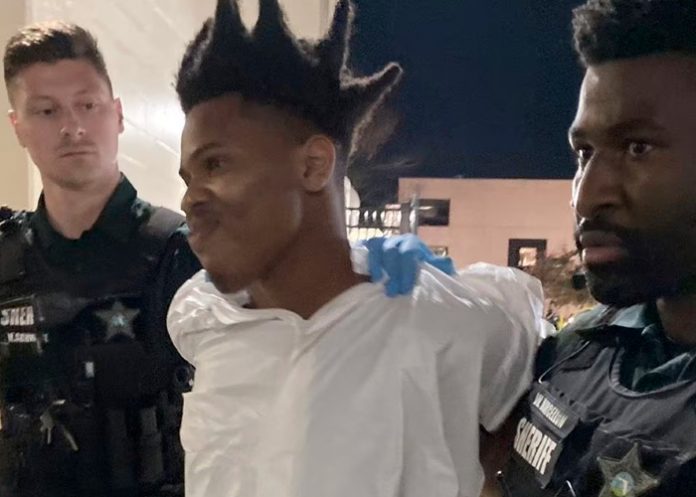 eeuu1 No cesan las balaceras en EE.UU.: joven mató a tiros a tres personas en Florida