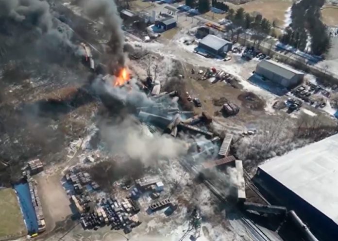 eeuu5 ¿Cortina de humo en Estados Unidos? Teorías sobre el desastre natural en Ohio y los OVNI's