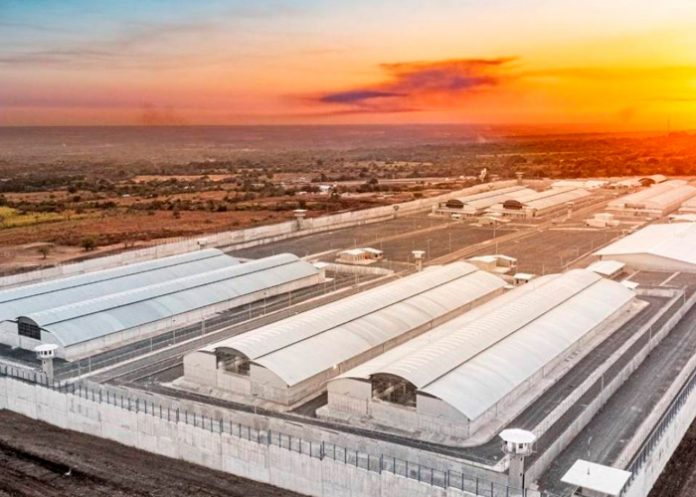 Inauguran una mega cárcel exclusiva para 40 mil pandilleros en El Salvador