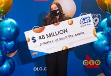 ¡La suerte es loca! Chavala de 18 años gana la lotería al primer intento Gana la lotería gracias al consejo de su abuelito