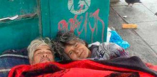 Pareja lleva 20 años en la calle y no necesitan de lujos 