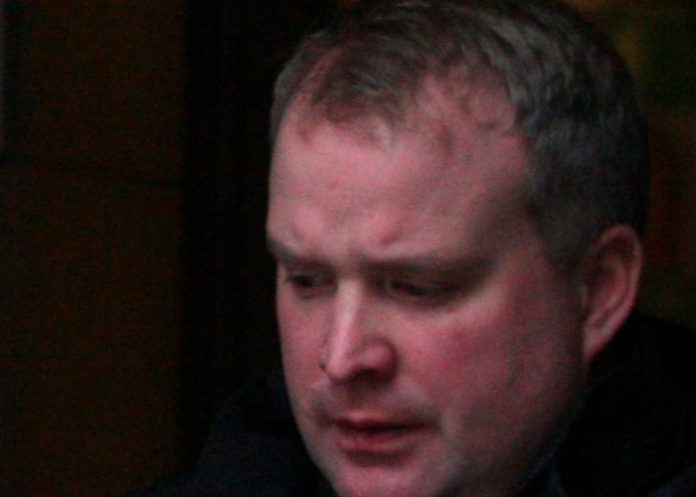 ¡Inaudito! Dejan libre a policía tras violar a dos menores en Escocia