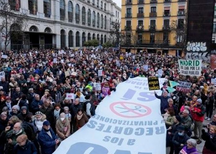 Monumental protesta en Madrid en defensa del sistema público de Salud
