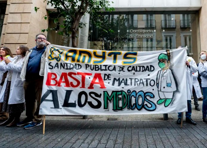 Convocan a paros parciales en los centros de salud en España